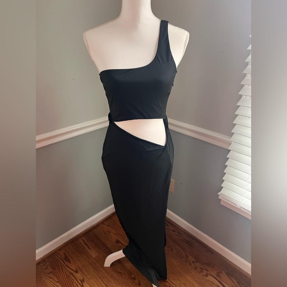 NWT Superdown Erla Cutout one shoulder Maxi Dress – Black, Size Medium - Picture 8 of 10